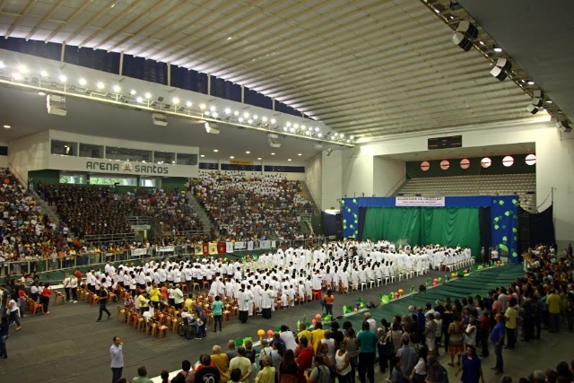 Festa de Cristo Rei reúne 4,5 mil fiéis na Arena Santos | Jornal da Orla