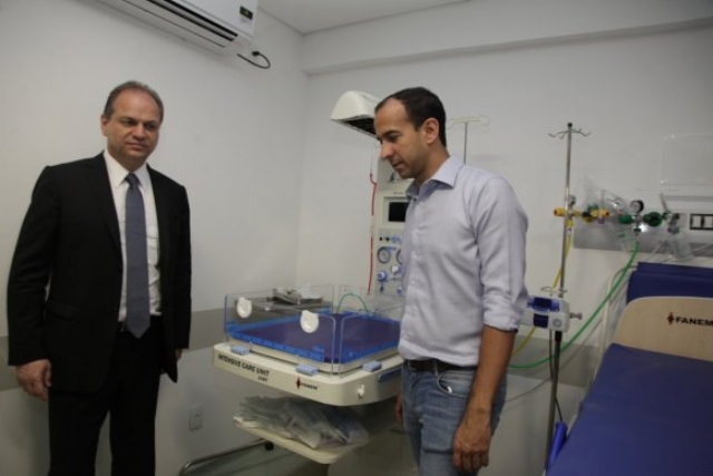 Santos solicita aumento das verbas federais para o Hospital dos Estivadores e UPA Central