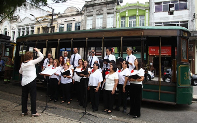 Coral de Servidores leva canções natalinas a diversos espaços de Santos | Jornal da Orla
