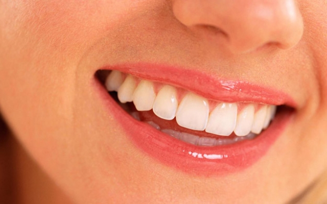 Profissional qualificado e tecnologia são fundamentais para sucesso do implante dentário | Jornal da Orla