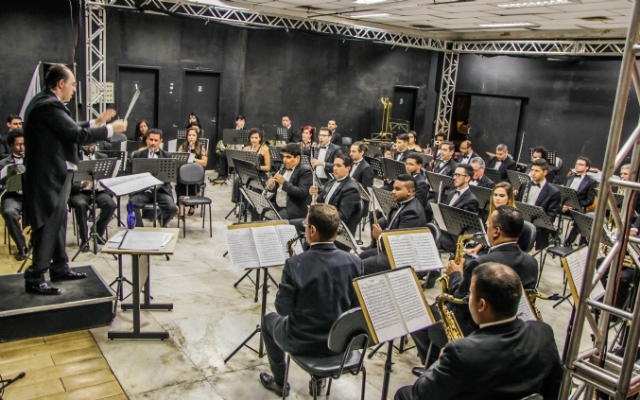 Banda Sinfônica de Cubatão apresenta concerto chr39Um abraço de Natalchr39 em Santos