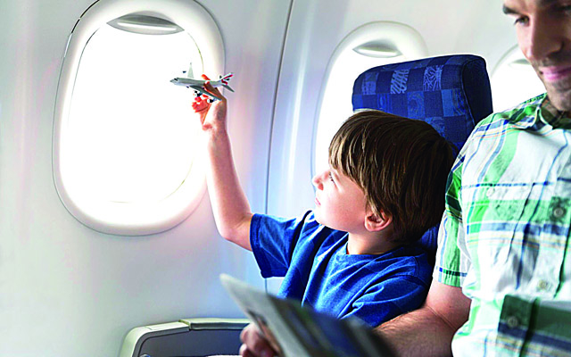 Como lidar com as crianças no avião | Jornal da Orla