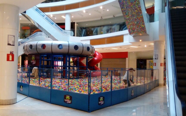 Space Ball é atração de férias no Shopping Parque Balneário