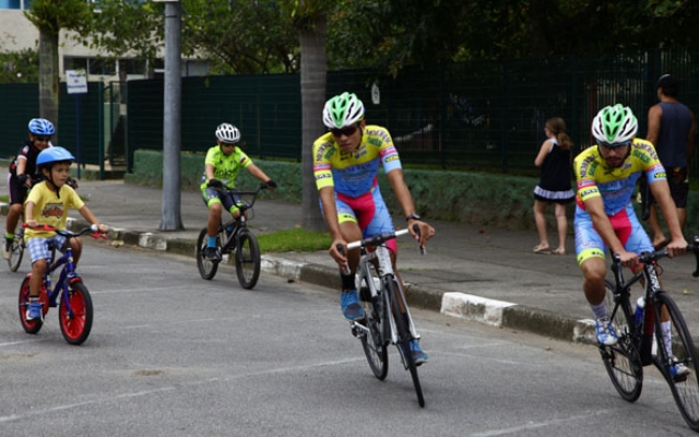 Escola de Ciclismo de Santos revela talentos