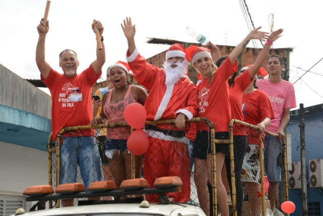 Papai Noel Dudu precisa de ajuda para a Festa de Natal