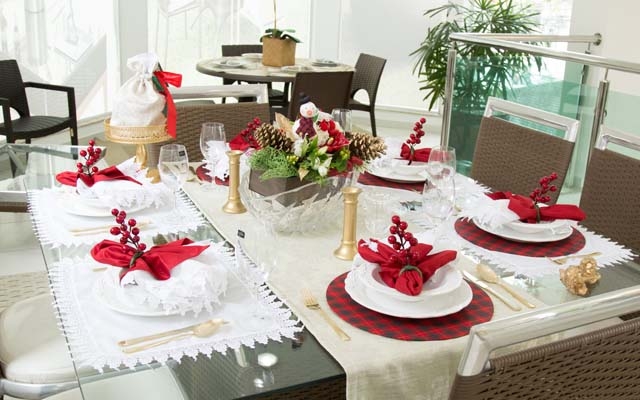 Mostra reúne mesas decoradas para o Natal