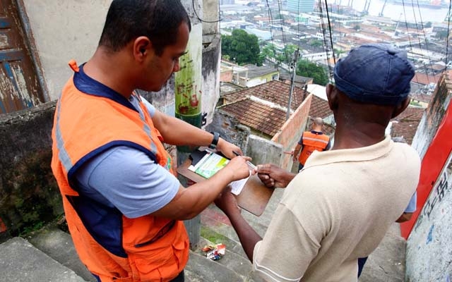 Defesa Civil já entregou quase 2 mil comunicados em áreas consideradas de alto risco de Santos | Jornal da Orla