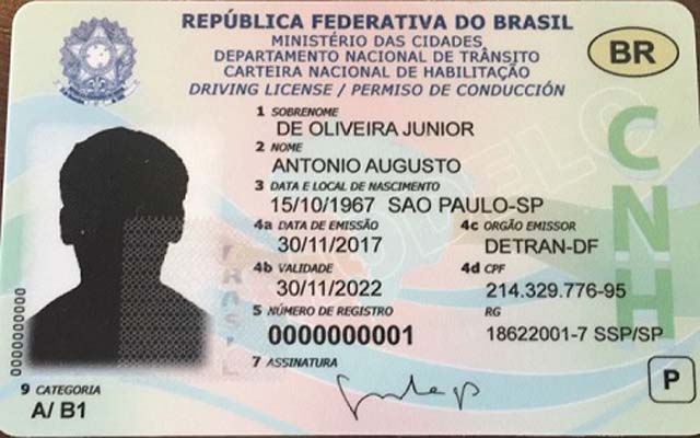 Carteira Nacional de Habilitação passa a ter formato de cartão