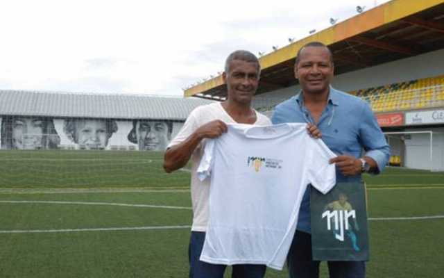 Romário conhece Instituto Projeto Neymar Jr