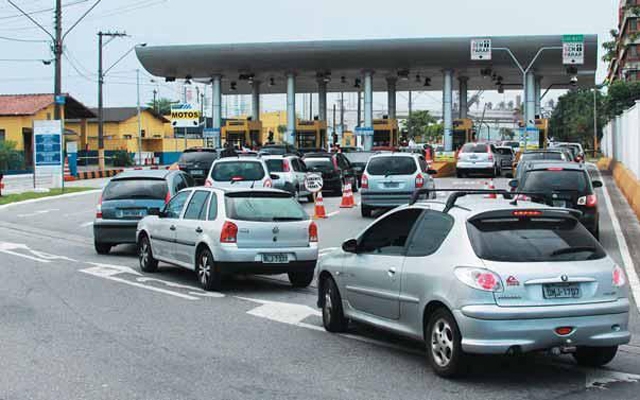 Procon notifica Dersa por irregularidade na fila da balsa | Jornal da Orla