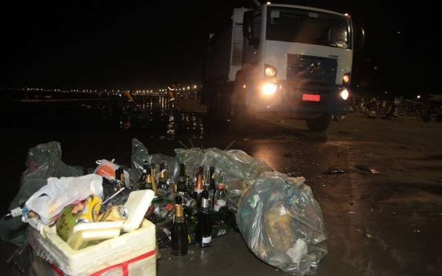 Operação de limpeza na orla da praia retira 113,54 toneladas de lixo