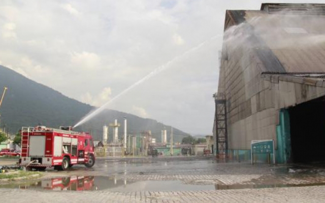 MPF investiga causas de fogo em armazém de fertilizantes em Cubatão | Jornal da Orla