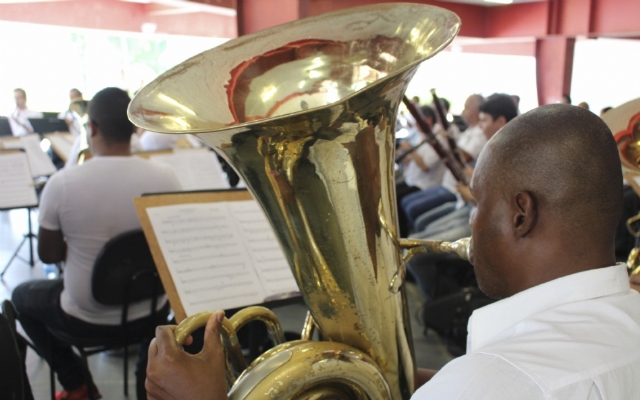 Sinfônica de Cubatão abre temporada com chr34Deu carnaval na Bandachr34