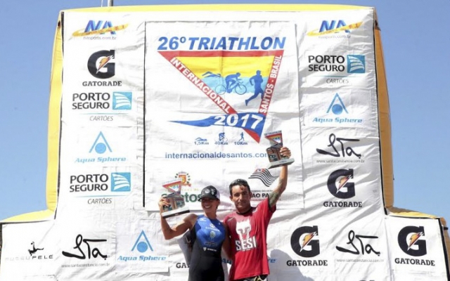Beatriz Neres e Flávio Queiroga vencem o 26º Triathlon Internacional de Santos