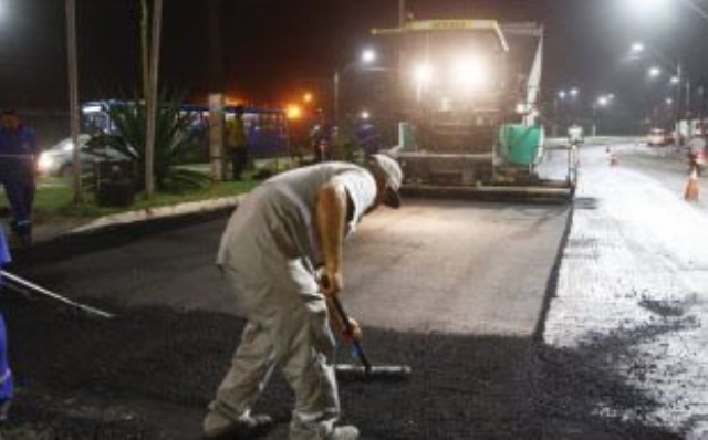 Prefeitura conclui a primeira camada de asfalto na Avenida Martins Fontes