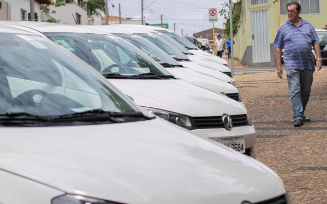 Nova lei estadual limita volume do som emitido em carros estacionados | Jornal da Orla
