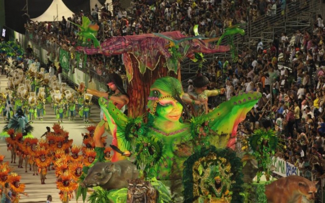 Começam os desfiles das Escolas de Samba de Santos