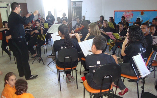 Programa Cubatão Sinfonia abre vagas para crianças e adolescentes