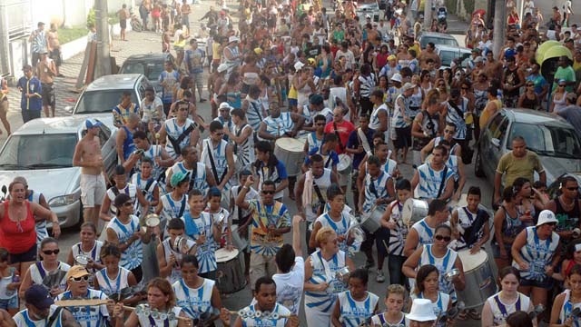 Carnabanda agita carnaval santista