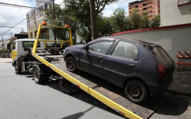CET retira das ruas mais de mil veículos abandonados