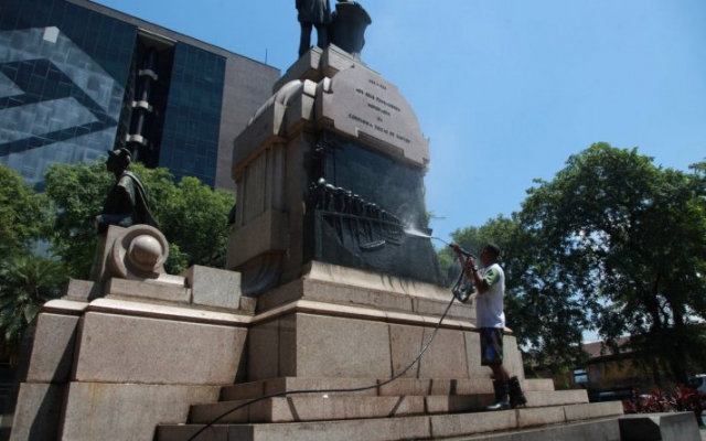 Praça Barão do Rio Branco recebe limpeza