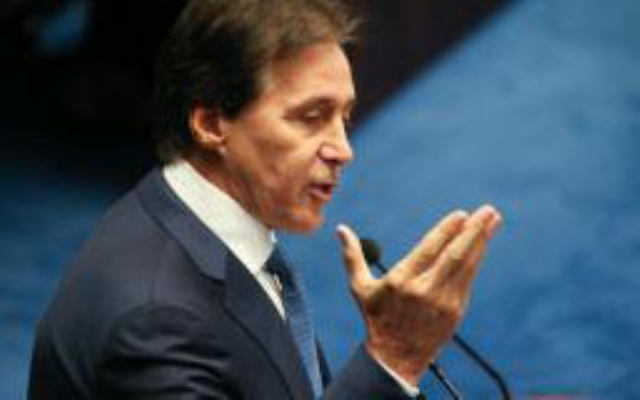 Eunício Oliveira é eleito presidente do Senado
