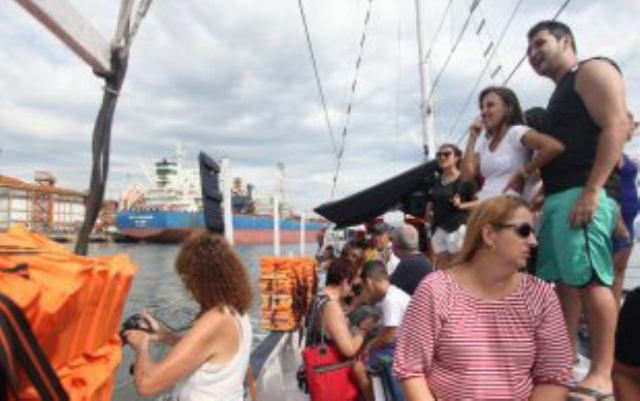Cerca de 2,7 mil pessoas visitam o Porto a bordo de escunas no aniversário de 125 anos