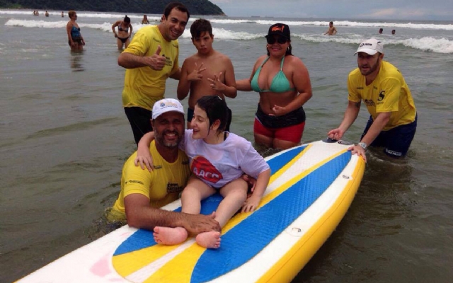 Praia Acessível chega ao Guarujá