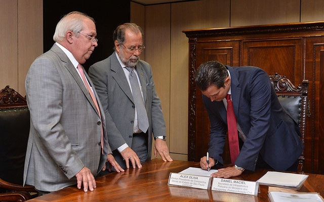 Ministro assina contrato para obras de dragagem do Porto de Santos | Jornal da Orla
