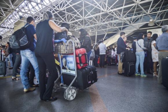Consumidor tem até hoje para comprar passagem com franquia de bagagem garantida | Jornal da Orla