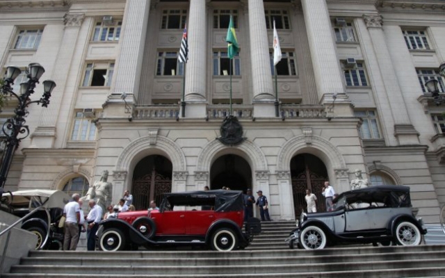 Praça Mauá terá mostra de carros antigos neste sábado