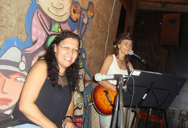 Praiamar recebe Duo Somente Ellas