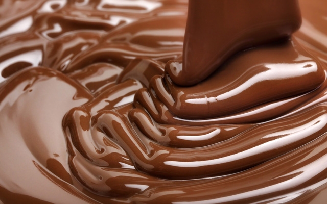 Espinhas? Chocolate não é o vilão da páscoa, explica dermatologista