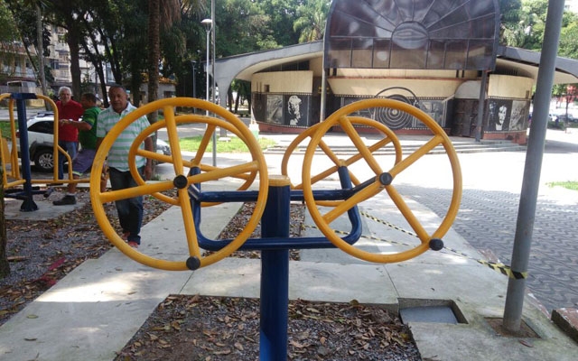 Praça da Biquinha recebe equipamentos de ginástica