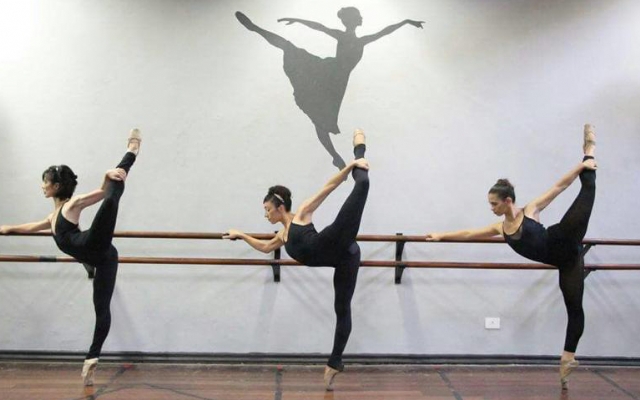 Escola de Bailado reúne coreografias premiadas e novidades em chr39Variaçõeschr39 | Jornal da Orla