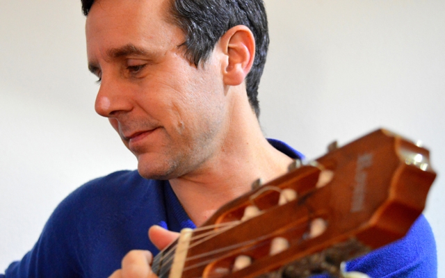 Músico e compositor, Rogério Baraquet, lança campanha para lançamento de CD