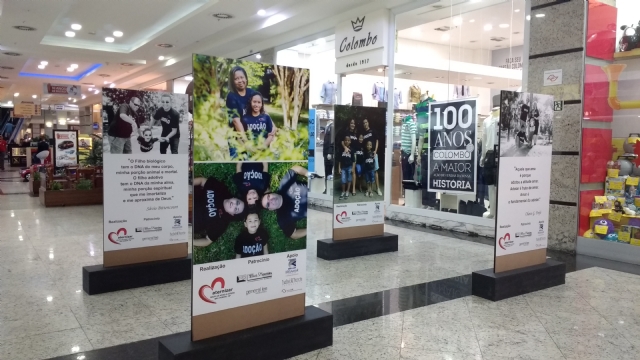 Exposição de fotos retrata laços de amor e adoção