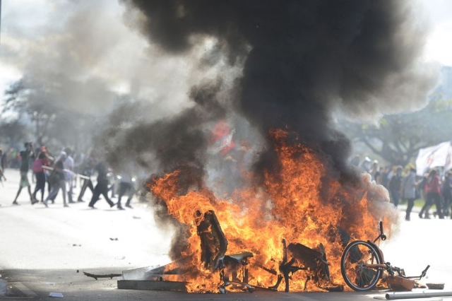 Brasília: protesto termina em fogo e depredação aos Ministérios | Jornal da Orla