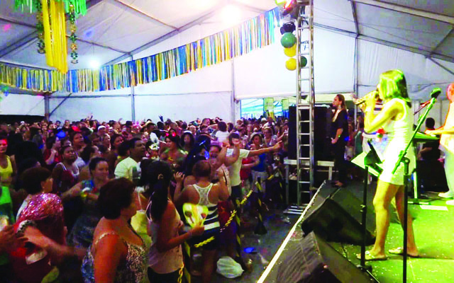 Tendas vão retornar no próximo verão
