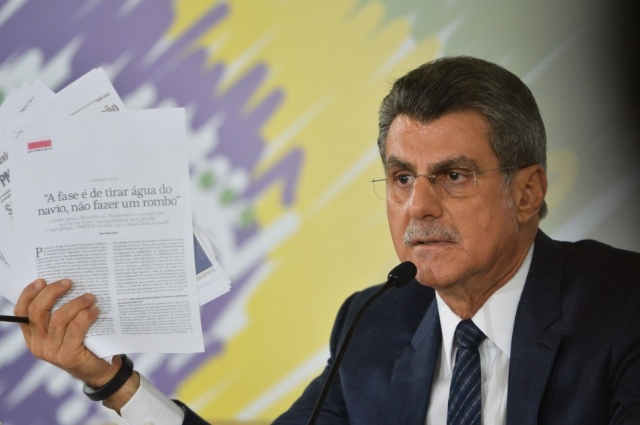 PMDB determina que deputados votem contra denúncia sobre Temer