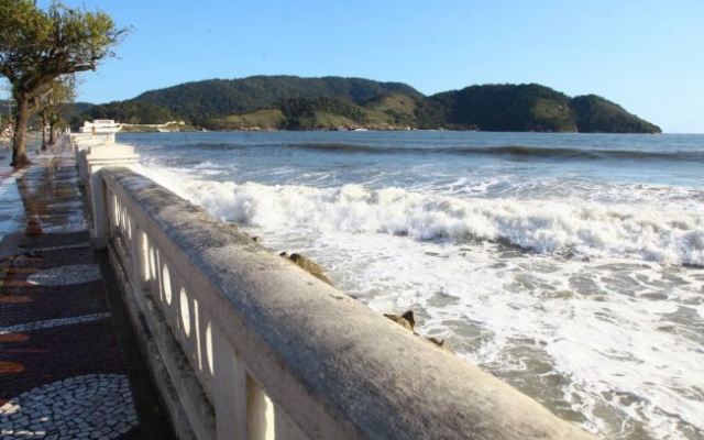 Tempo: previsão de ondas intensas e maré moderada nesta terça-feira (18) | Jornal da Orla