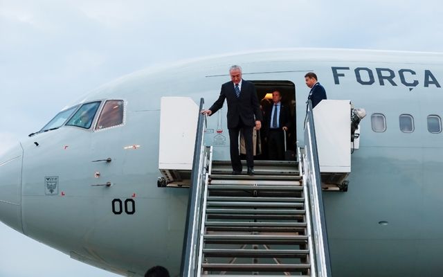 Enquanto Temer viaja, políticos preparam a cadeira para Rodrigo Maia