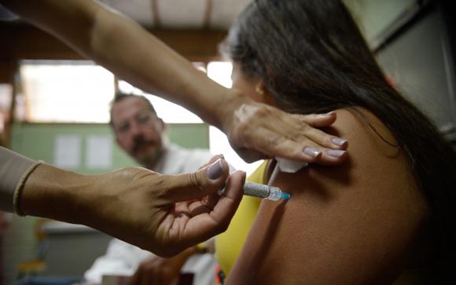 Governo amplia público-alvo de vacinas de HPV para adultos até 26 anos | Jornal da Orla