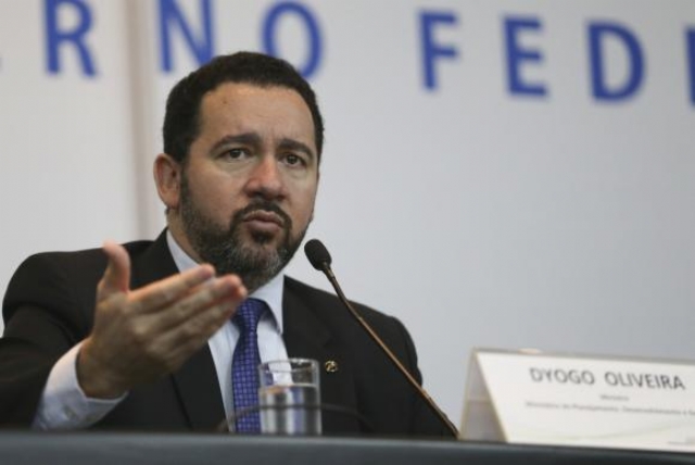 Ministro diz que são falsas notícias de que salário mínimo será reduzido | Jornal da Orla