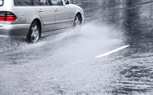 Dicas para dirigir com segurança durante a chuva | Jornal da Orla
