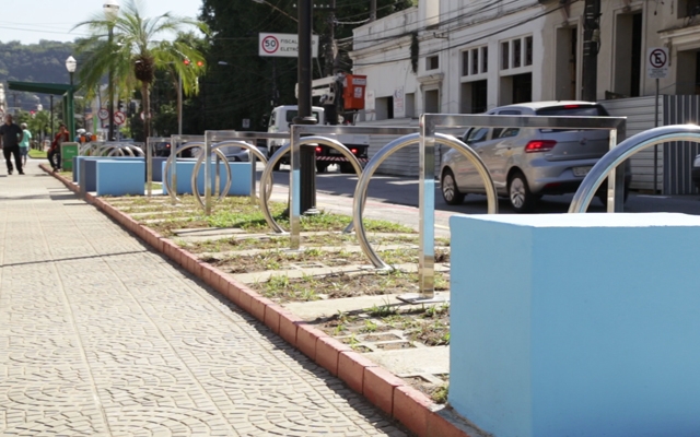 Unimonte entrega paraciclo público na Vila Mathias