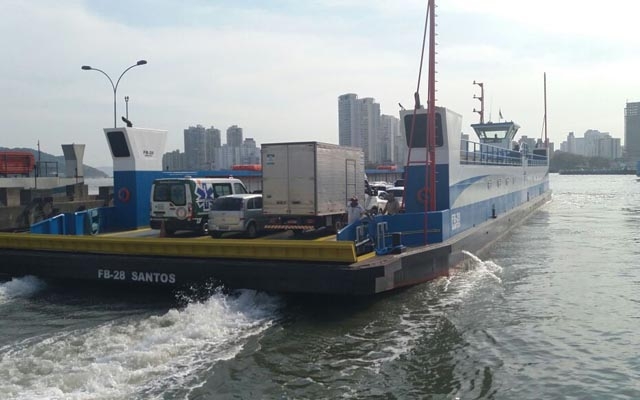 Travessia Santos/Guarujá ganha ferryboat remodelado