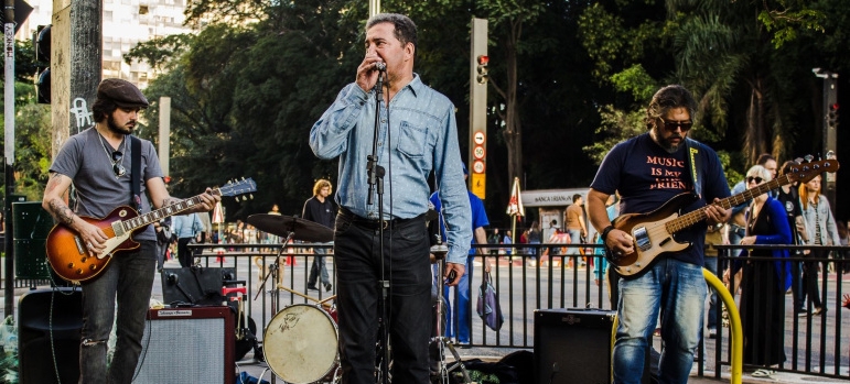 Banda Pete Hassle chr38 Screw’d Blues Band se apresenta em Santos