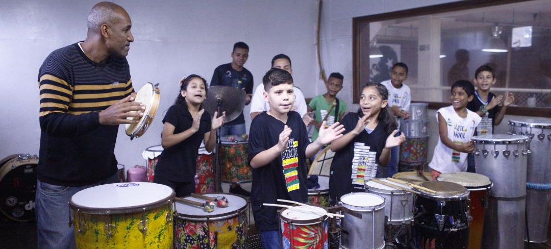 Crianças do Dique da Vila Gilda participam de intercâmbio cultural na Itália