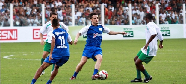 Amigos de Narciso participam de jogo beneficente na Vila Belmiro | Jornal da Orla